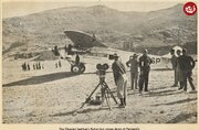 فرود هواپیما در کنار تختجمشید؛ ۹۰ سال قبل / عکس